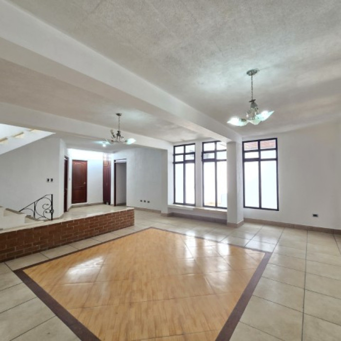 Casa grade en Venta Las Hojarascas Zona 1 de Mixco - Miniatura 5