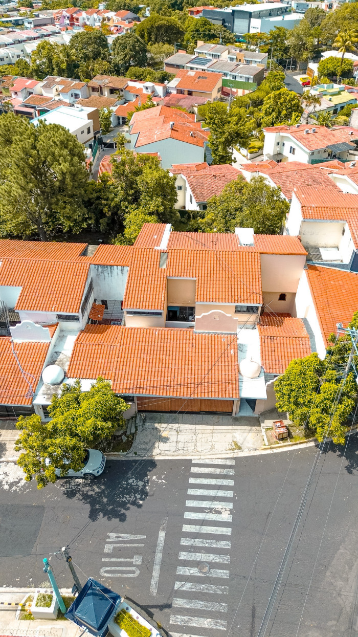 Casa con potencial comercial en Antiguo Cuscatlán