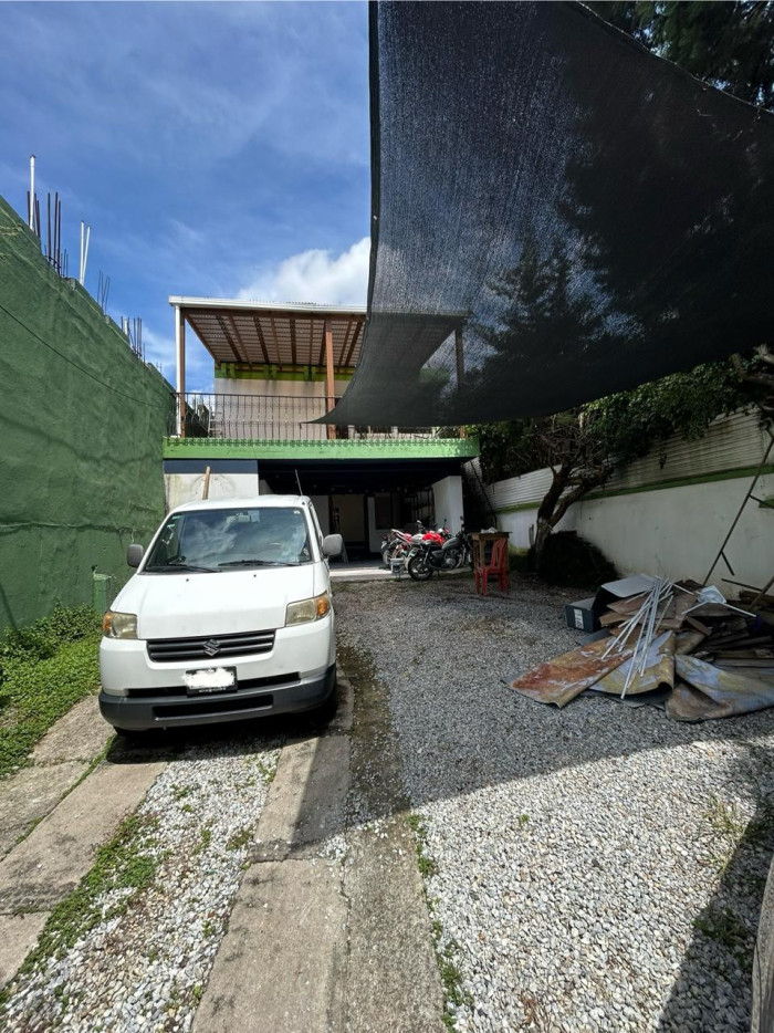 Casa en renta para comercio en zona 15 sobre el Blvd