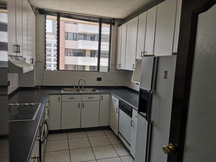 Rento cómodo y amplio apartamento en zona 14 — foto 7