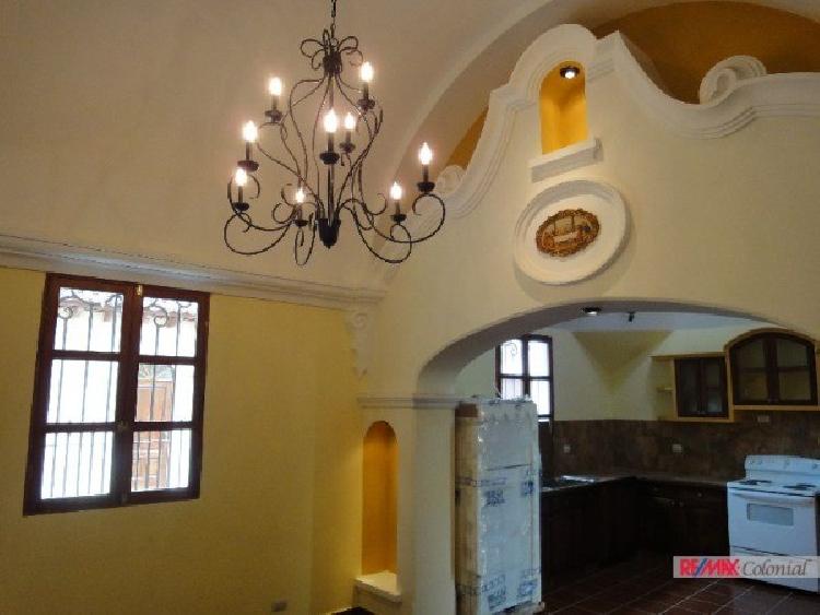 BONITA CASA EN VENTA EN EL CENTRO DE ANTIGUA GUATEMALA — foto 2