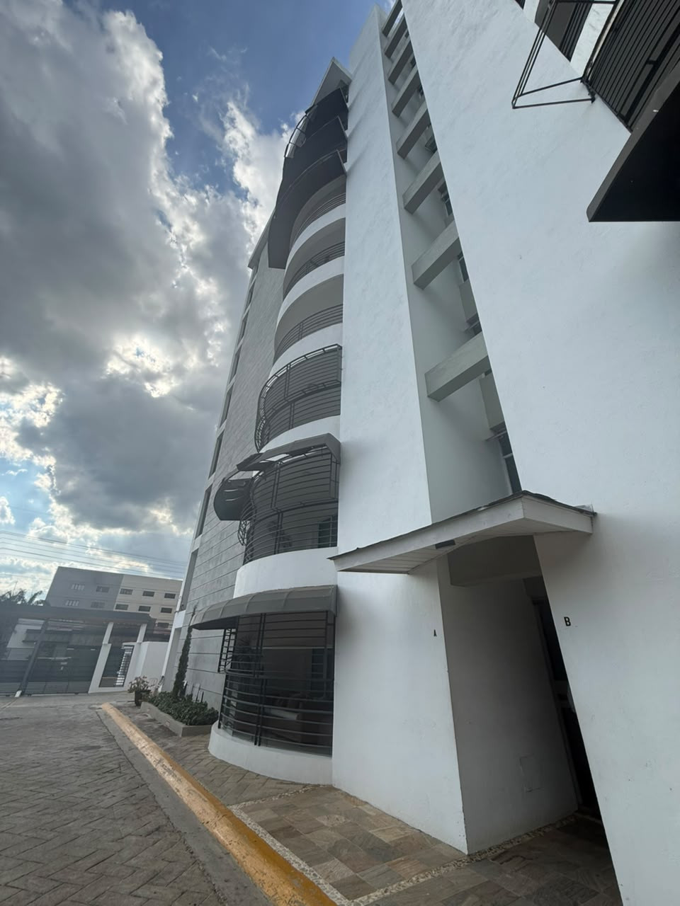 VENTA/ RENTA DE APARTAMENTO TORRE ALMIRANTE.