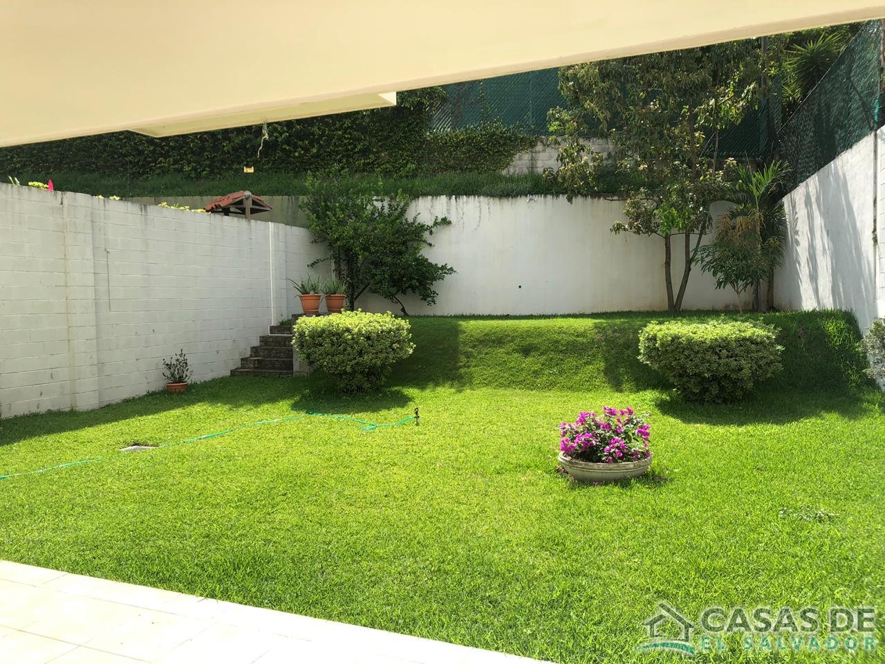 Alquilo Casa Col Escalon, Amplio Jardín, 4 Dormitorios - 4