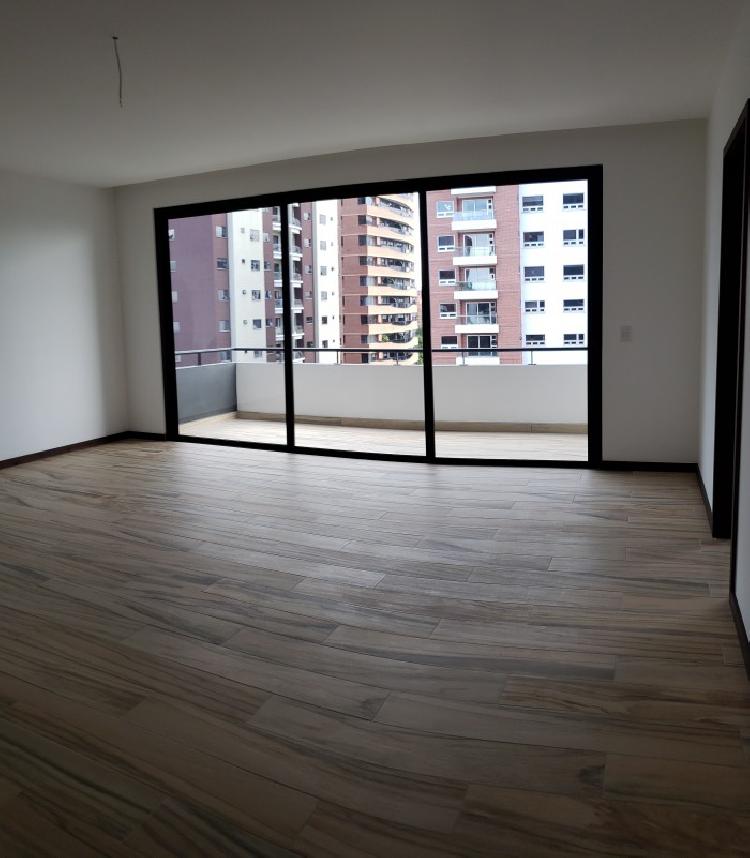 AMPLIO Apartamento en Venta ZONA 14 - Image 3