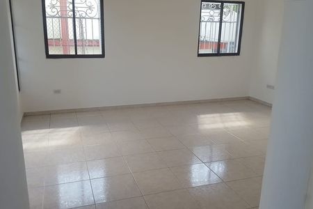 Casa de venta de dos niveles — foto 3