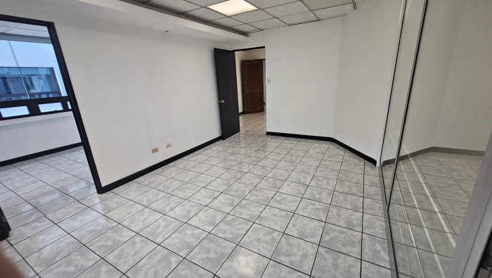 Oficina en #RENTA en zona 10 — foto 6
