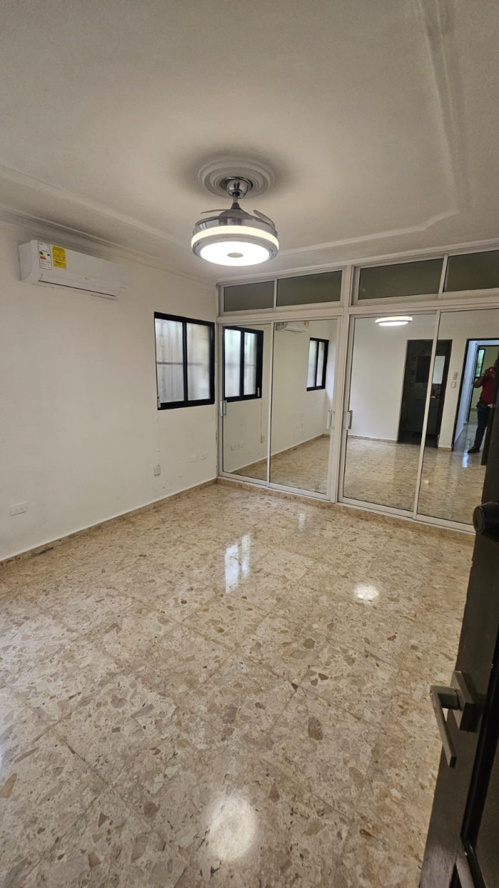 APARTAMENTO EN ALQUILER EN LA CASTELLANA 1ER NIVEL — foto 2