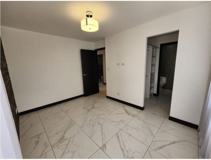 APARTAMENTO ZONA 15 - Miniatura 10