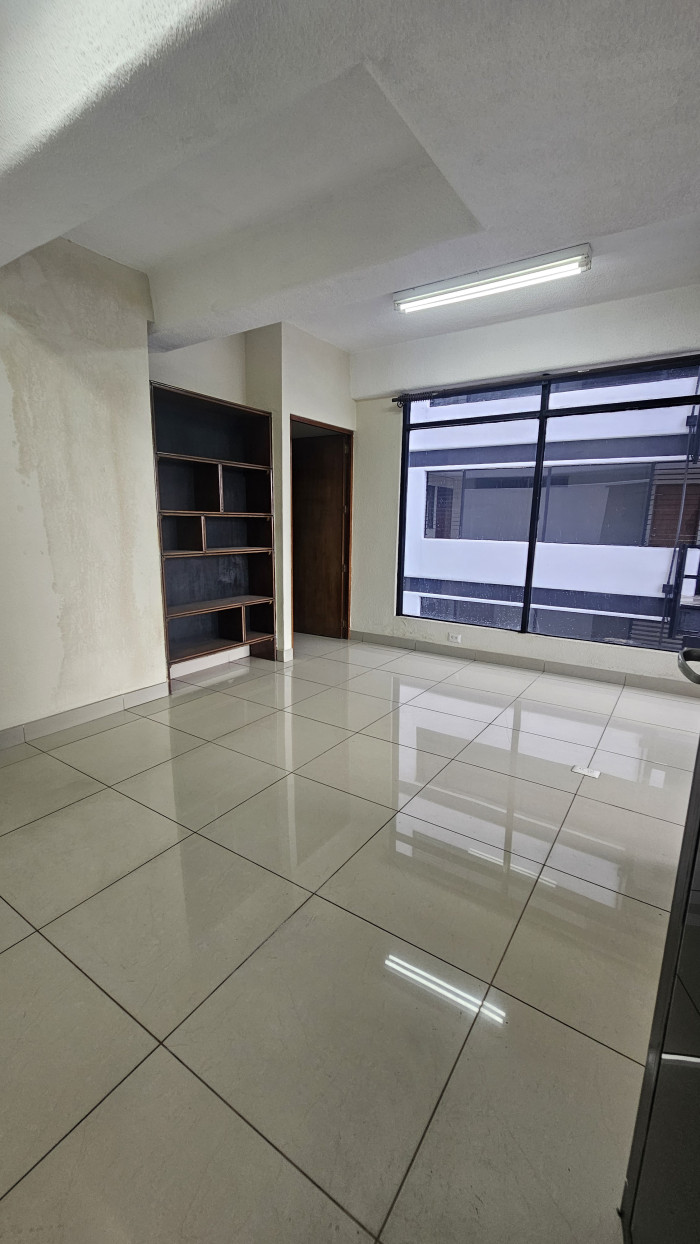 OFICINA EN #RENTA EN ZONA 9 — foto 2