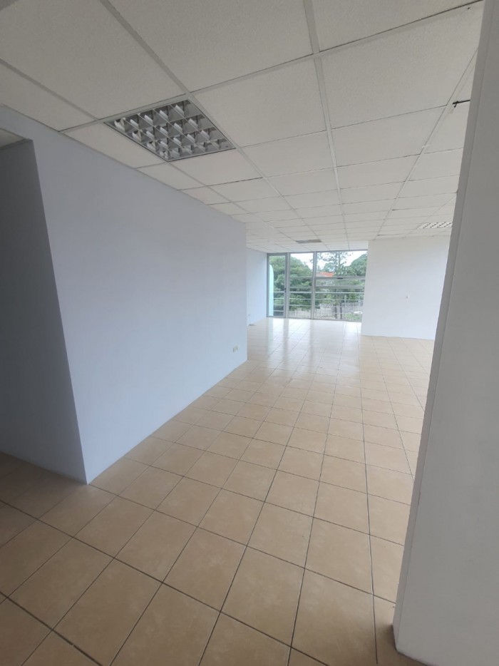 En Alquiler oficina en Ascend zona 9 Guatemala - Image 5