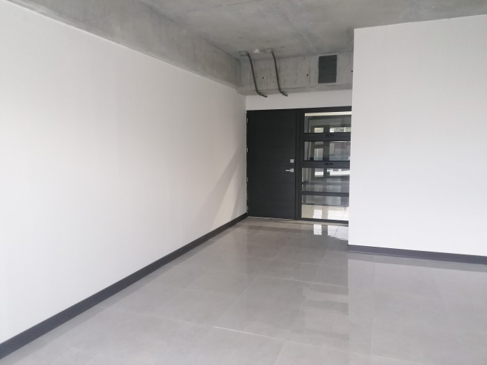 Oficina nueva en renta en zona 9 sector Montufar - Image 1