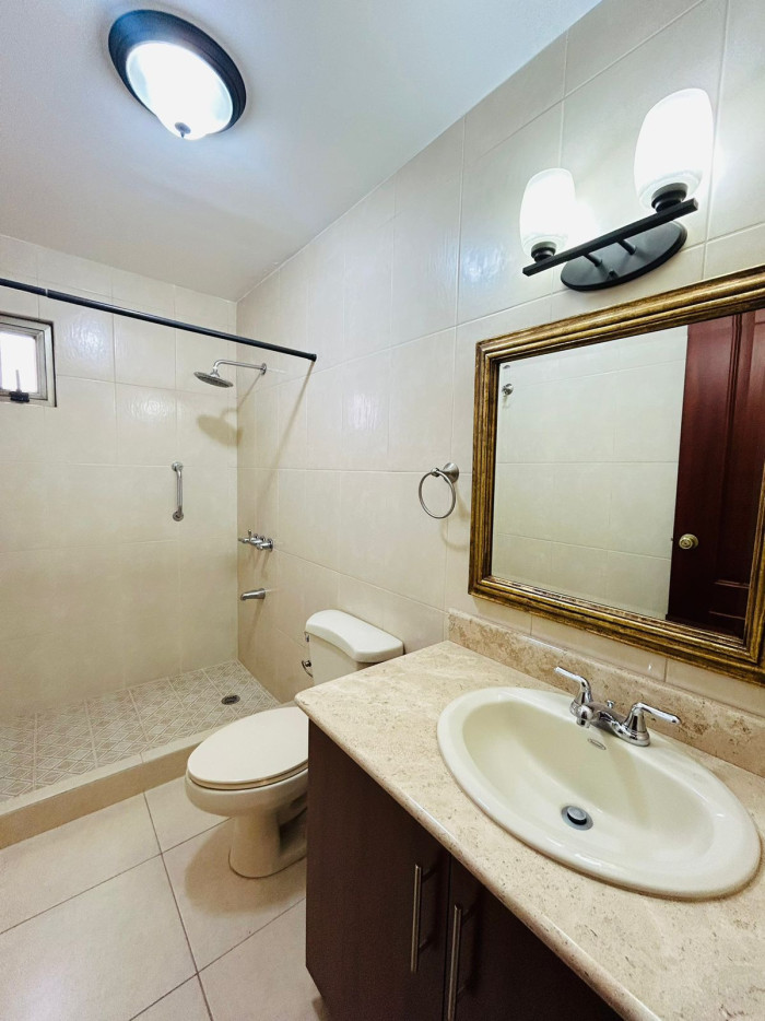 Apartamento de 3 habitaciones en renta en zona 10 — foto 8