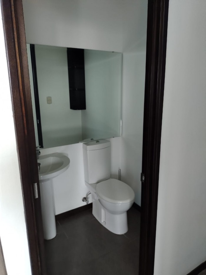 VENDO Apartamento en Neo, Zona 10 - Image 5