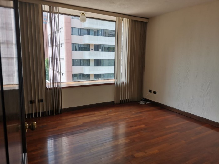 Rento cómodo y amplio apartamento en zona 14 — foto 13