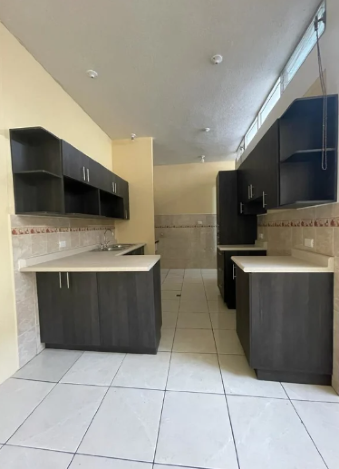 Casa en venta en zona 6 de Mixco, Avances de Serramonte - Image 5