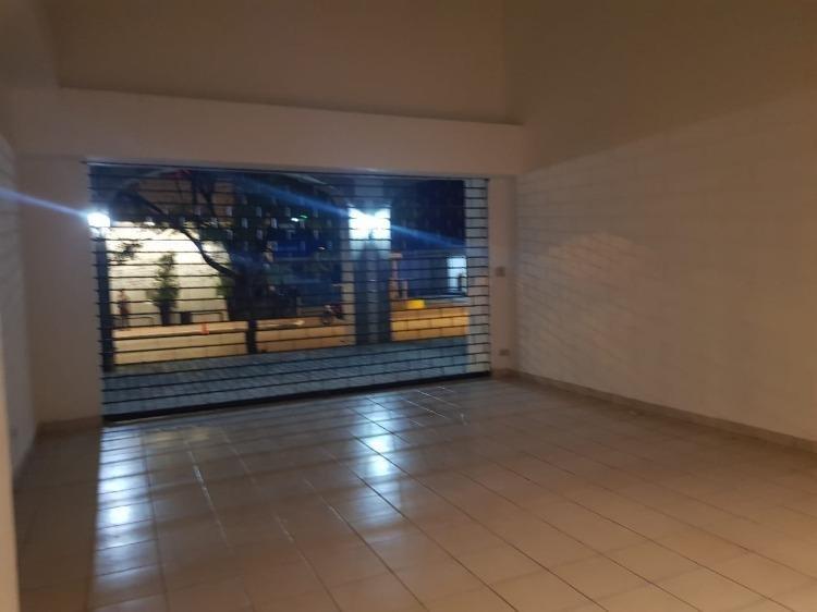 Local en renta en Plaza Céntrica zona 9 Guatemala - Miniatura 3
