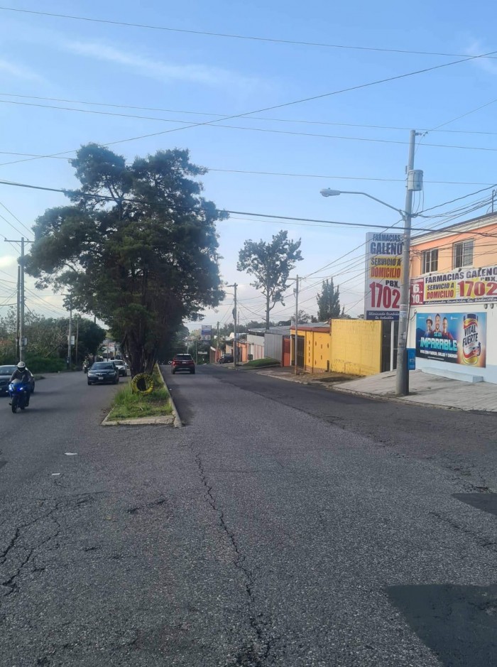 CASA SAN CRISTOBAL - CON LOCALES COMERCIALES - Image 2