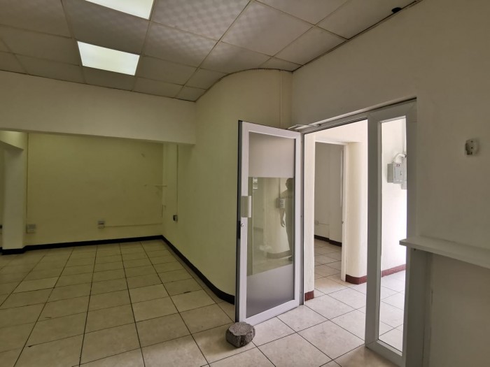 Renta de Casa pequeña para oficina o local zona 10 — foto 2