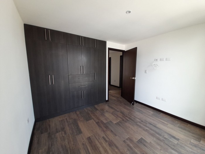 RENTO APARTAMENTO EN EDIFICIO NU, ZONA 15 — foto 5