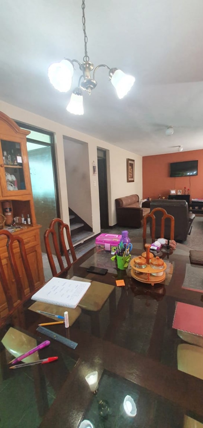 VENDO Casa en Zona 01 - Image 3
