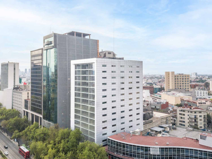 Oficinas en obra gris sobre paseo de la Reforma — foto 12