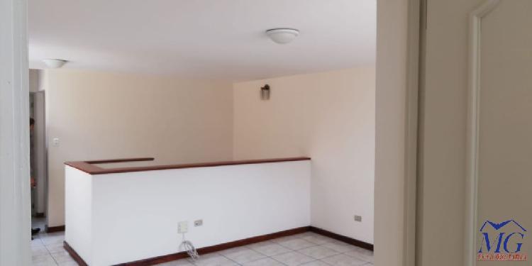 Alquilo Town-House 20 calle zona 10, cerca CC Pradera — foto 2
