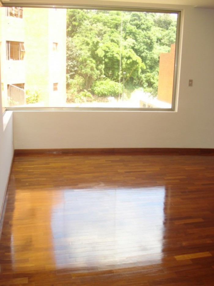 Alquilo hermosa casa en zona 14 - Miniatura 9