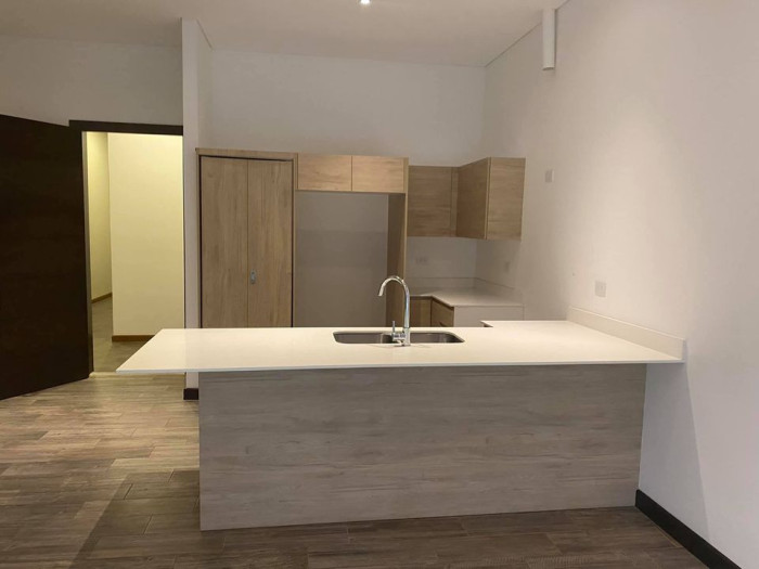 Plus Real Estate renta penthouse en zona 16