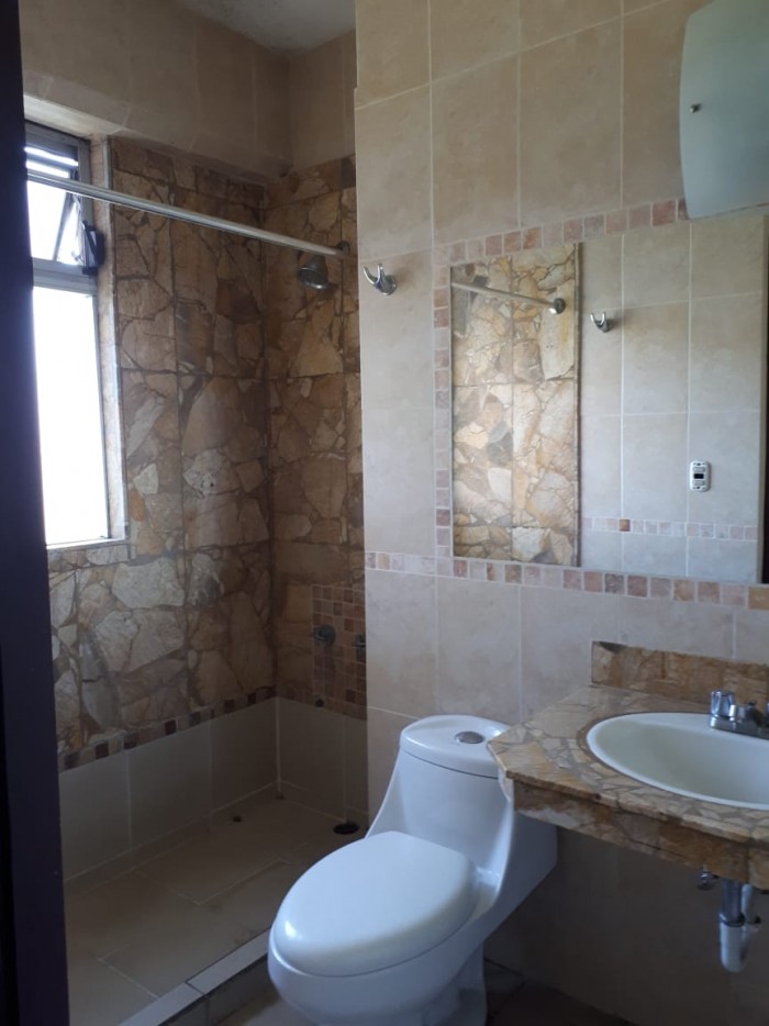 Apartamento en Alquiler en Zona 15 - Image 2
