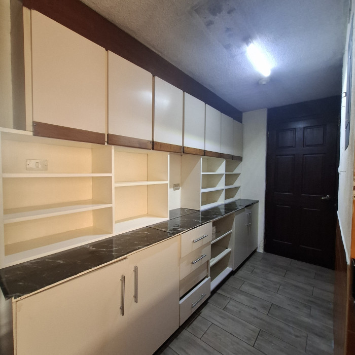 Casa en renta en zona 10 Bulevar Los Próceres - Miniatura 6