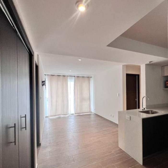 Apartamento Semi-Amueblado en Renta Parque Mateo Zona 7 — foto 2