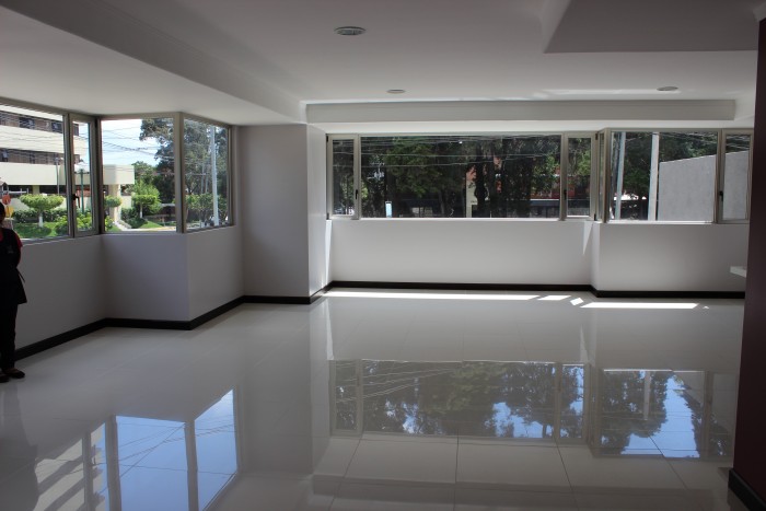 Apartamento en renta  zona 14 cerca Europlaza - Image 1