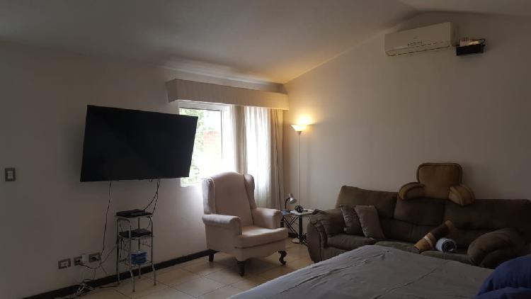 Venta de amplia casa en Rotondas de Kanajuyú zona 16. - Miniatura 12