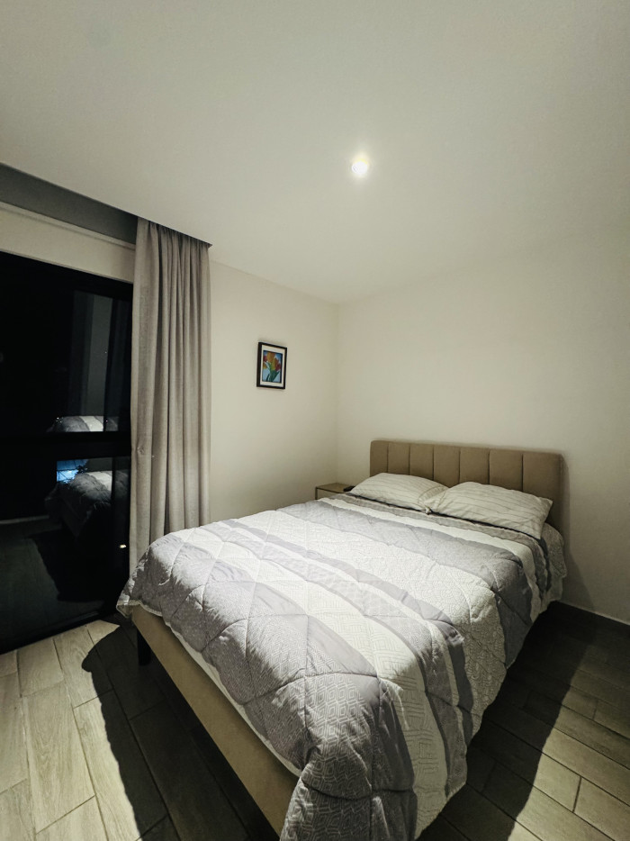 Apartamento Amueblado en renta Zona 10 — foto 3
