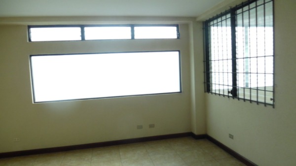 APARTAMENTO EN RENTA EN ZONA 10/MUNDO INMOBILIARIO — foto 2