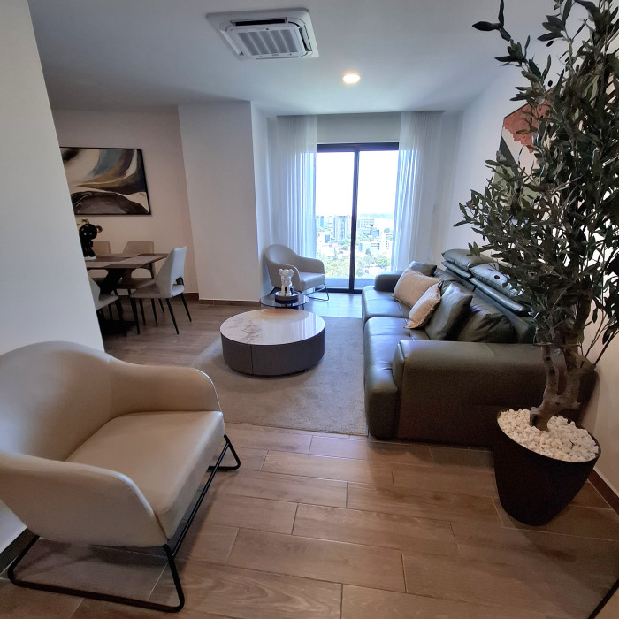 Apartamento Amueblado de 3 Habitaciones en Parque 14 - Image 3