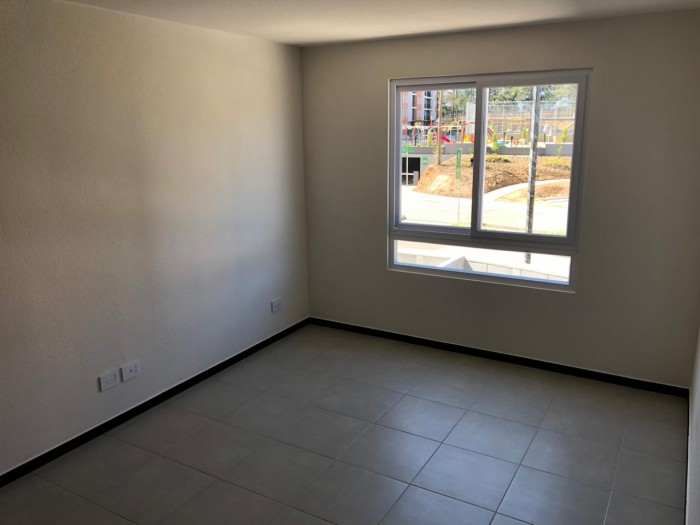 ZONA 2. VENDO CASA EN PARQUE SAN ANGEL — foto 5