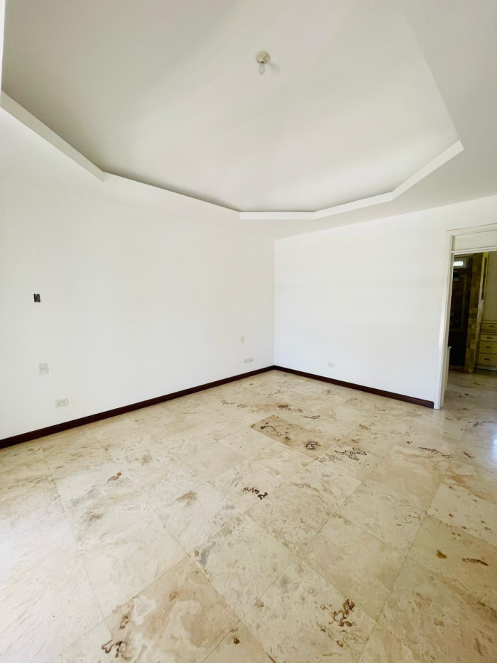 RESIDENCIA EN #VENTA EN ZONA EXCLUSIVA - 2