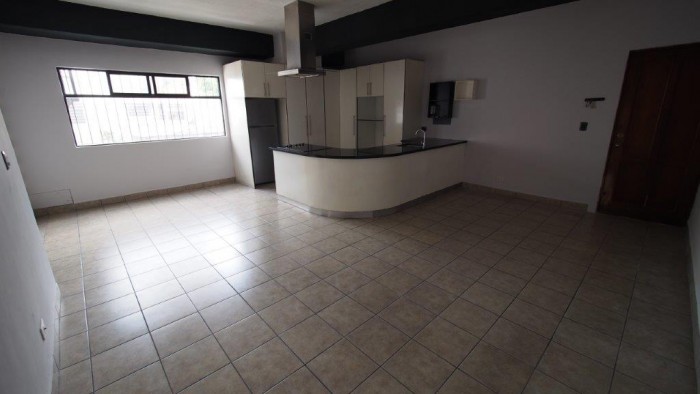 Venta de apartamento en Edificio Villa Luna, zona 10. - Image 2