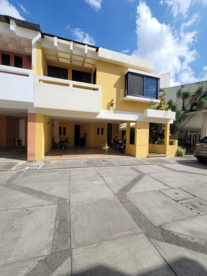 Venta/Compra Casa en Residencial Villa Sol, z.12 - Image 1