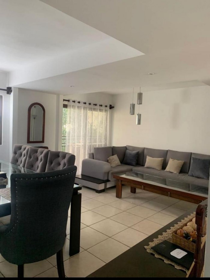 Venta de casa en Vistas del Naranjo, zona 4 de Mixco. - Miniatura 2