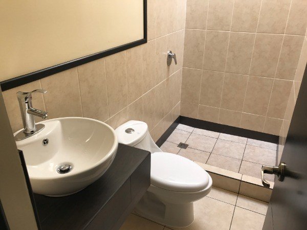 CASA TIPO APTO. en nivel 1 Renta Q 3,000 inc.mant. — foto 5