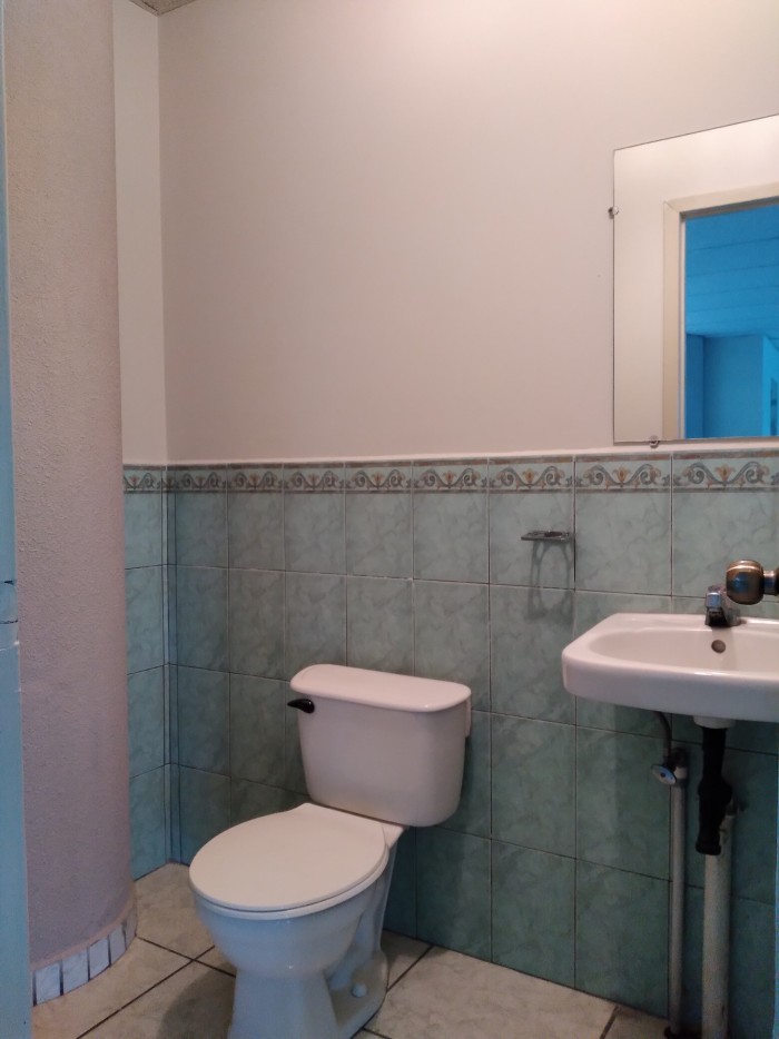 Oficina en renta con excelente ubicación zona 9. - Miniatura 6