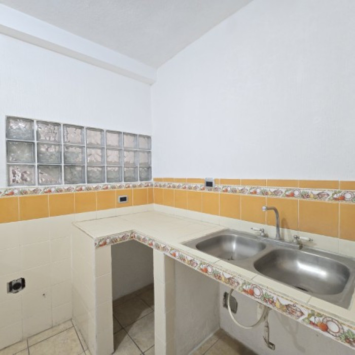 Casa grade en Venta Las Hojarascas Zona 1 de Mixco - Miniatura 16