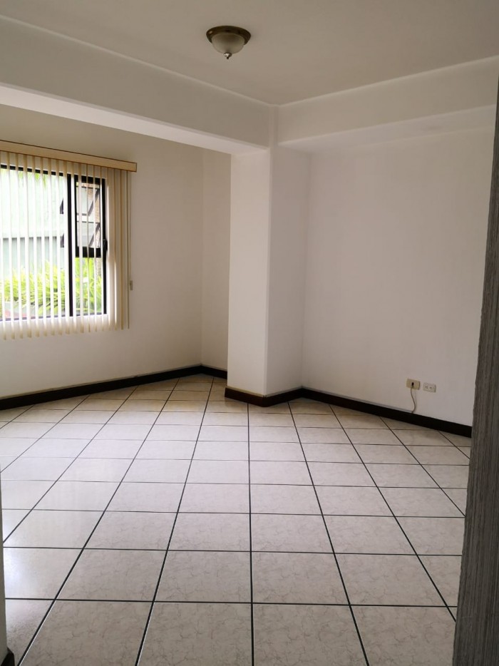 Apartamento amplio en alquiler, zona 15 VH1 - Miniatura 8