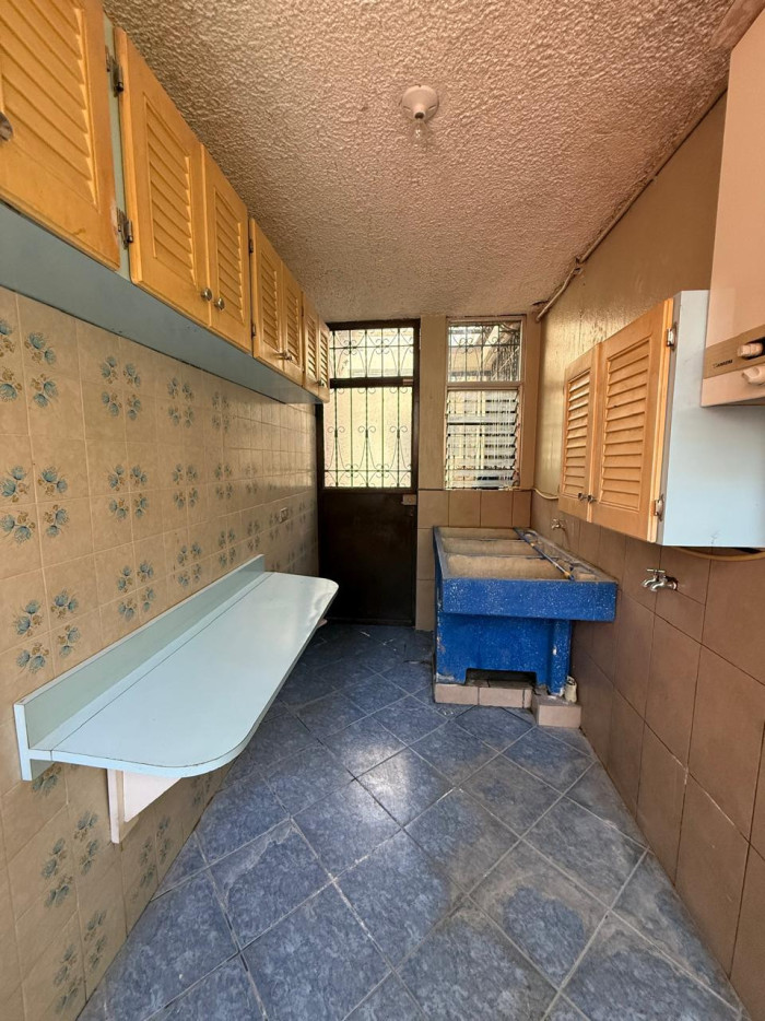 Casa sobre vía principal en Venta en Lourdes Zona 17 - Miniatura 9