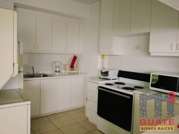 Apartamento de 100 m2 de construcción en Renta, Zona 14