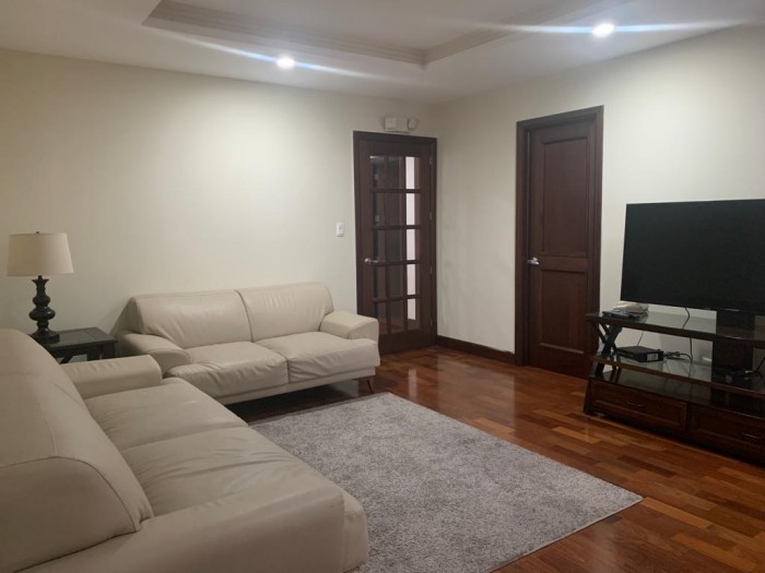 Apartamento amueblado en renta zona 10 Guatemala - Image 4