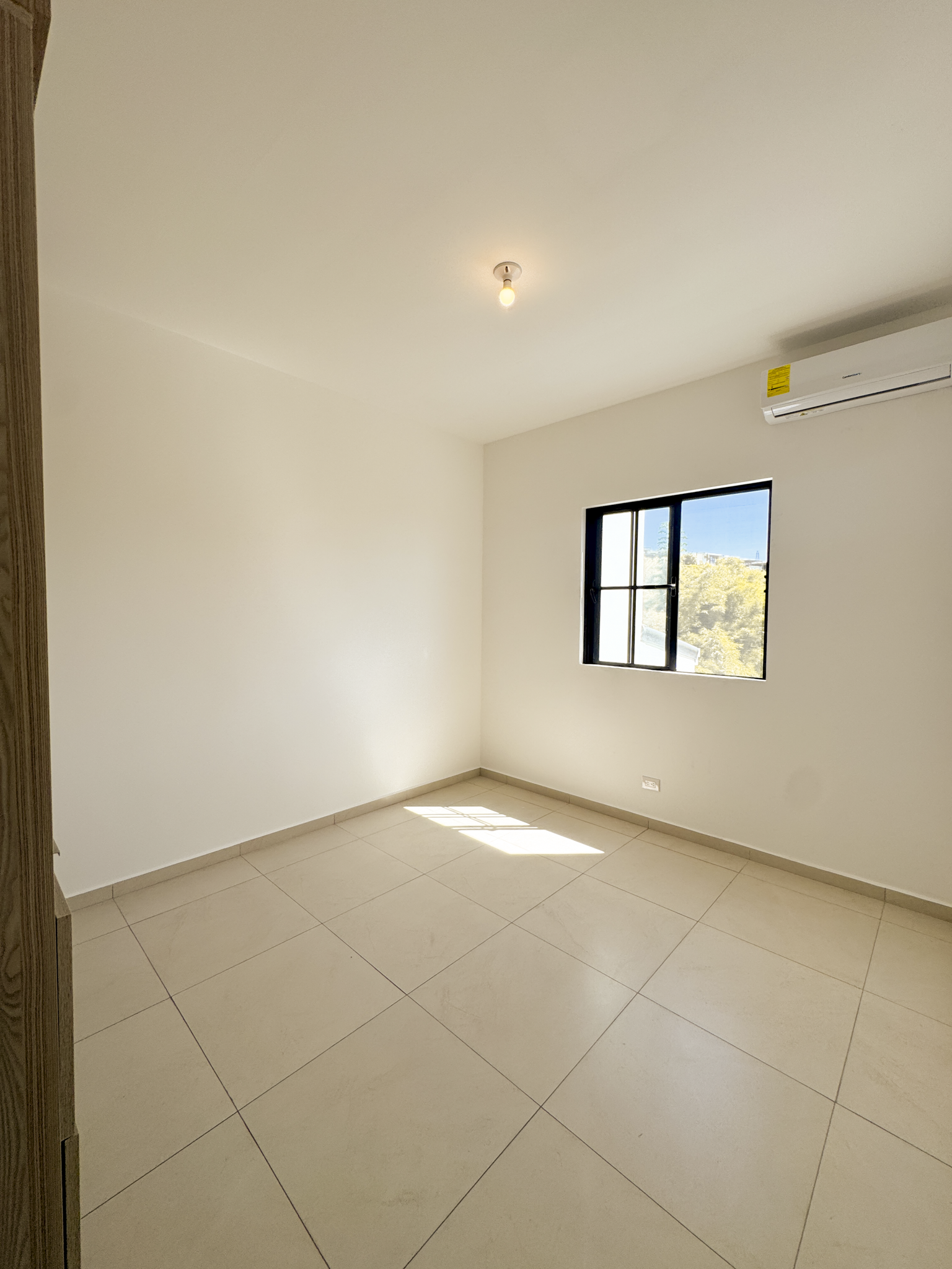 Casa con amplio jardín en venta o alquiler Res Antibes - 16