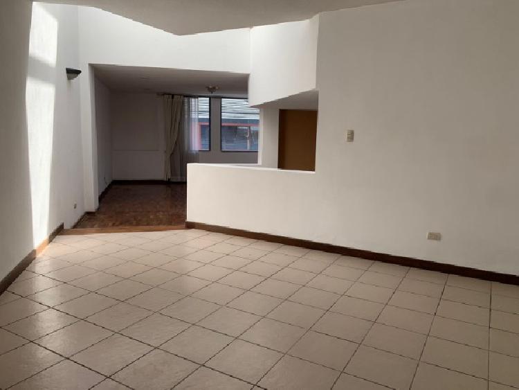 CASA EN RENTA EN ZONA 15 VHI